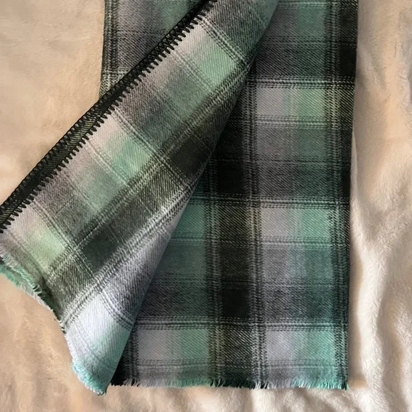 Blanket/Throw - Picture 7 of 7